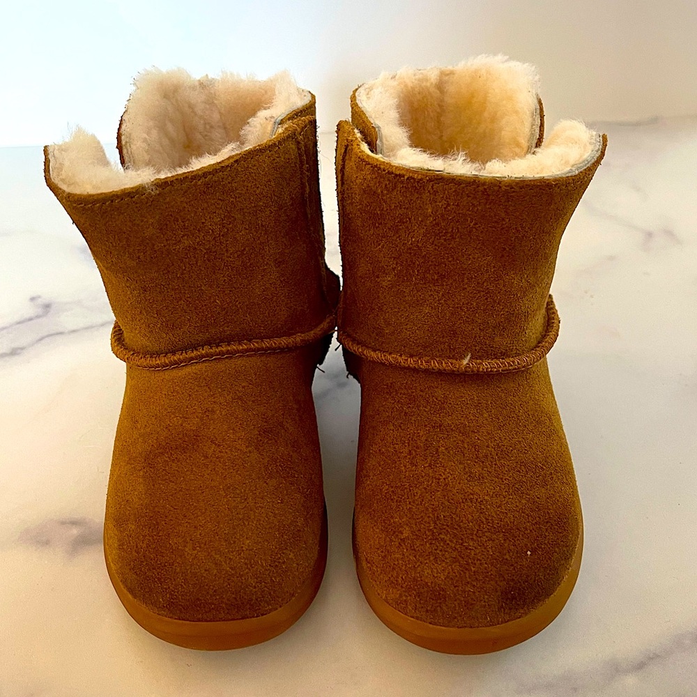UGG KEELAN BOOT - Chestnut Girls Size 8